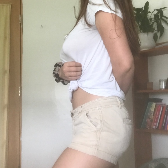 CUTE KAHKI SHORTS - Picture 3 of 6